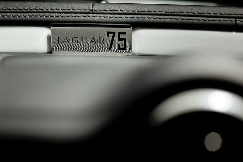 Jaguar XJ75 Platinum Concept in Pebble Beach enthüllt