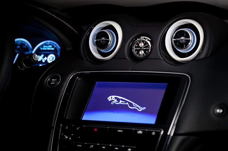 Jaguar XJ75 Platinum Concept in Pebble Beach enthüllt