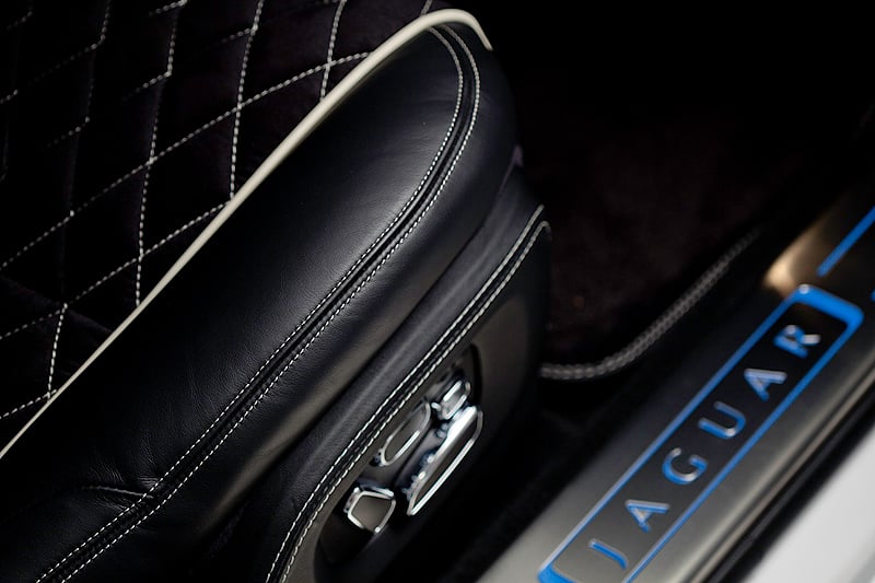 Jaguar XJ75 Platinum Concept in Pebble Beach enthüllt