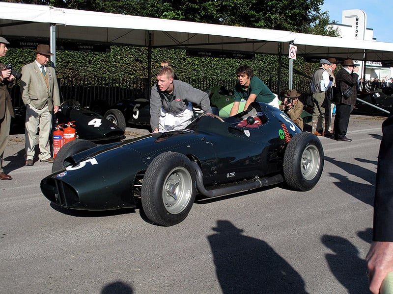 Goodwood Revival 2010: Lungern mit den Truppen verboten!