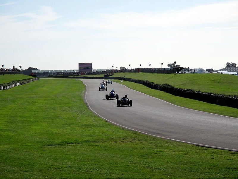 Goodwood Revival 2010: Lungern mit den Truppen verboten!