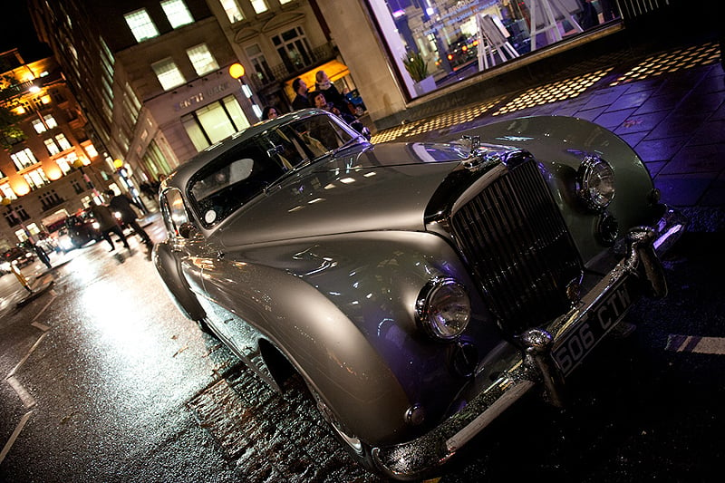 The Bentley Brooklands Book feiert Premiere in London