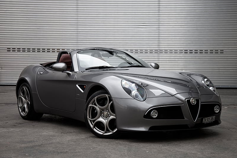 Alfa 8C Spider: Toni di Grigio