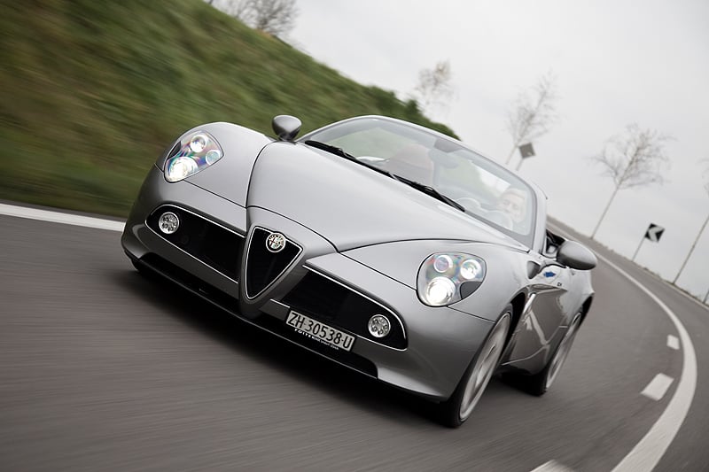 Alfa 8C Spider: Toni di Grigio