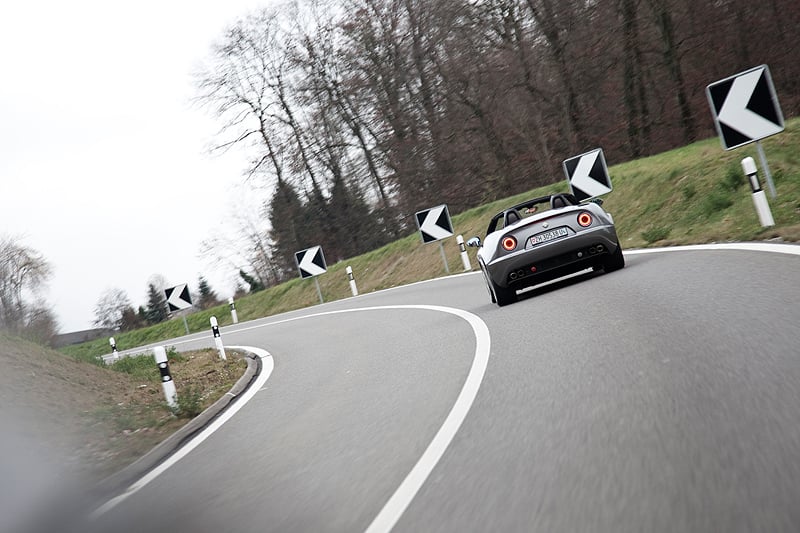 Alfa 8C Spider: Toni di Grigio