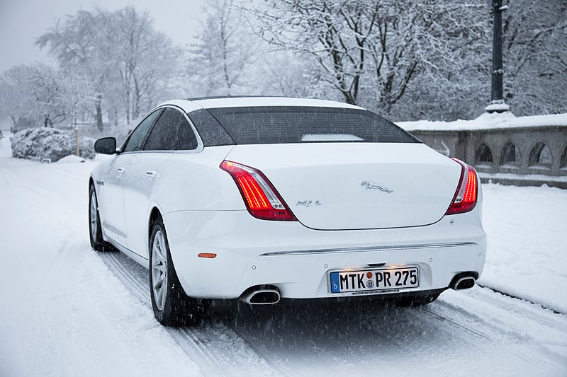 Jaguar XJ L: Ganz in weiß