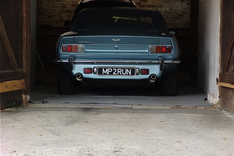 Aston Martin V8 Volante
