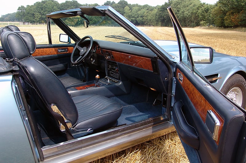 Aston Martin V8 Volante