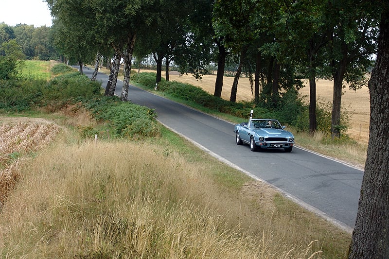 Aston Martin V8 Volante