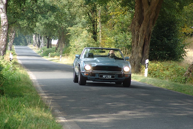 Aston Martin V8 Volante