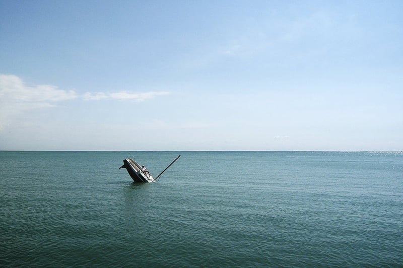 Love-Love by Julien Berthier: Sinkend, unsinkbar