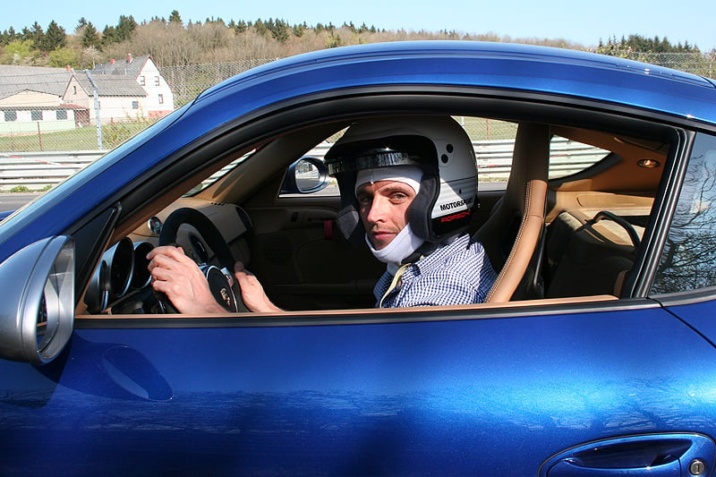 Nordschleife im Porsche Cayman R: Blauer Himmel, grüne Hölle