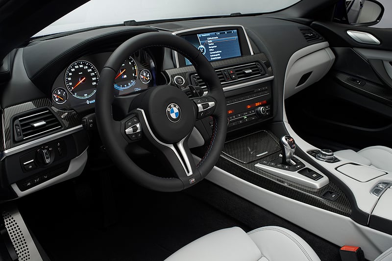 BMW M6: New V8 Coupé and Convertible