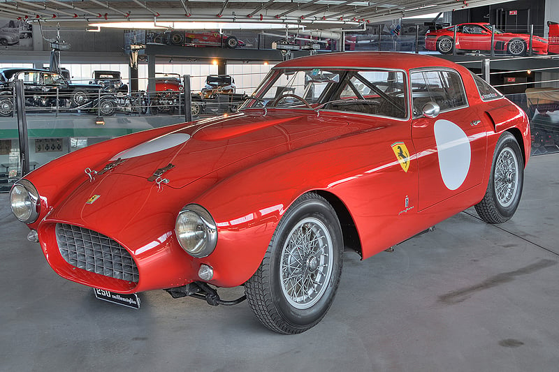 Mythos zu Besuch: Ferrari im Pantheon Basel