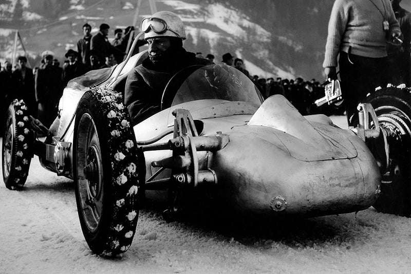 Vintage Photo Art: Famous ‘Porsche 356 leap’ by Truöl to be sold