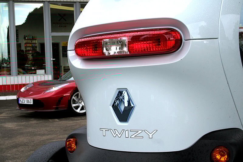 Tesla Roadster Sport und Renault Twizy: Ikonen der Automobilära 2.0