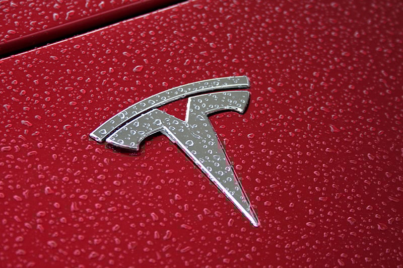 Tesla Roadster Sport und Renault Twizy: Ikonen der Automobilära 2.0