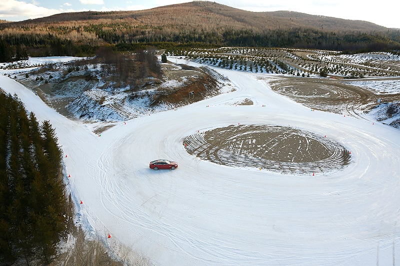 Jaguar XJ AWD: The big cat digs its claws in