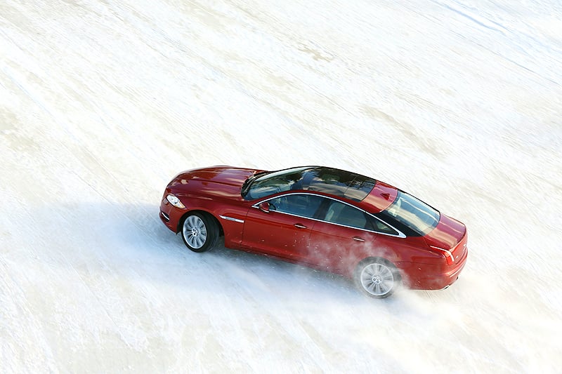 Jaguar XJ AWD: The big cat digs its claws in