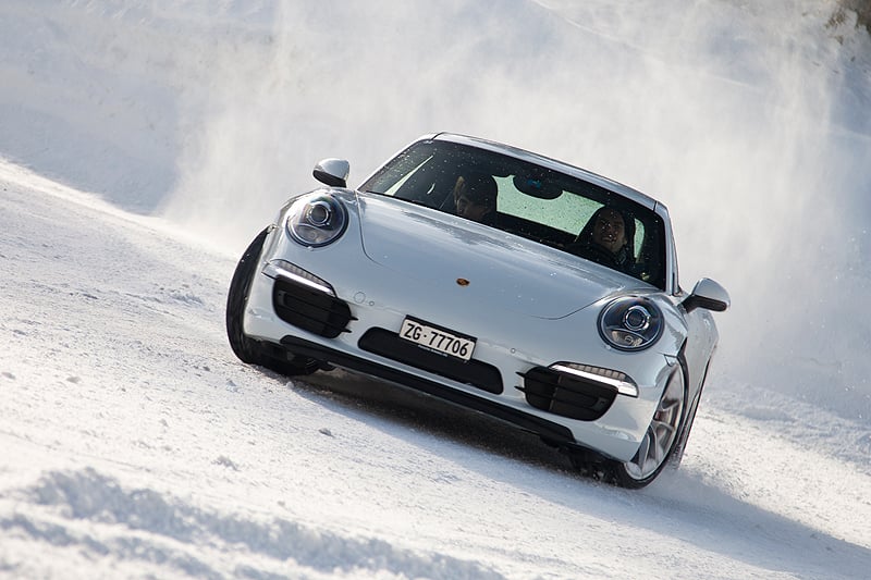 Porsche 911 Carrera 4S: Snowed under