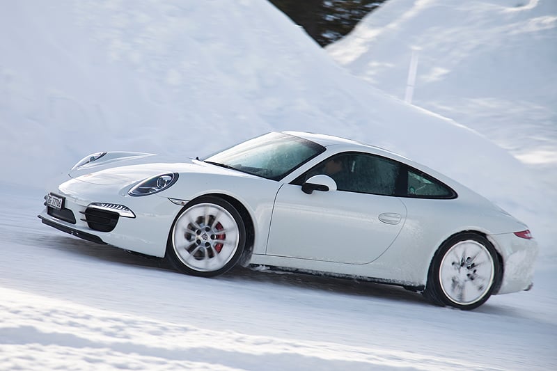 Porsche 911 Carrera 4S: Snowed under