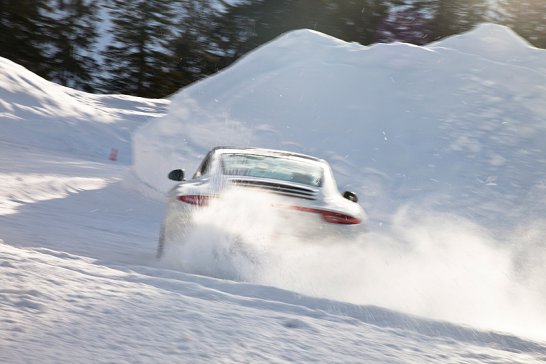 Porsche 911 Carrera 4S: Großes Schneegestöber!