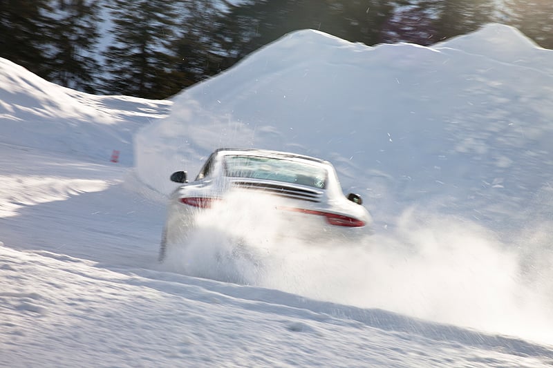 Porsche 911 Carrera 4S: Snowed under