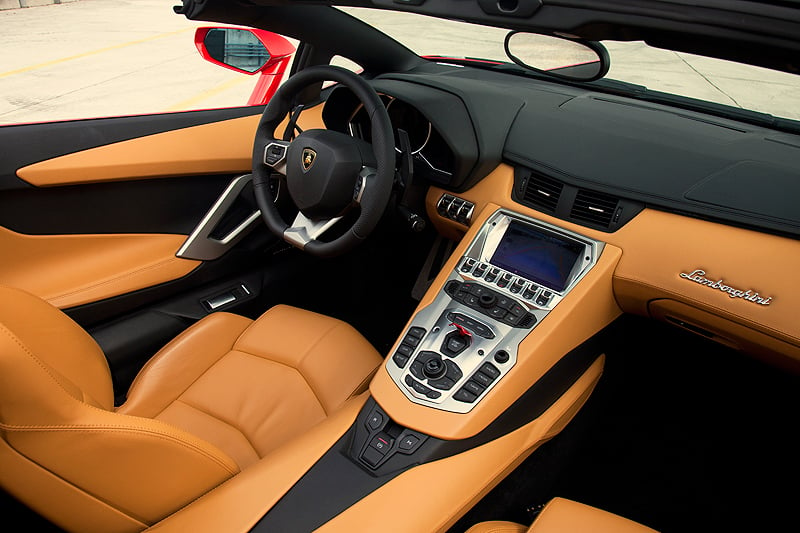 Lamborghini Aventador Roadster: The Heat is on!