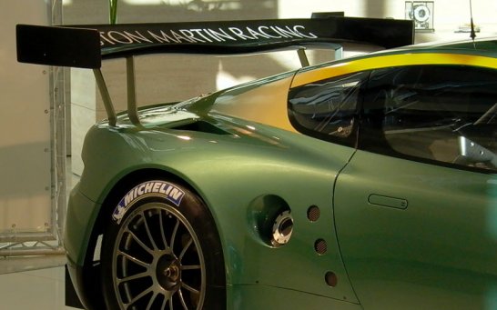 Aston Martin Racing enthüllt DBR9