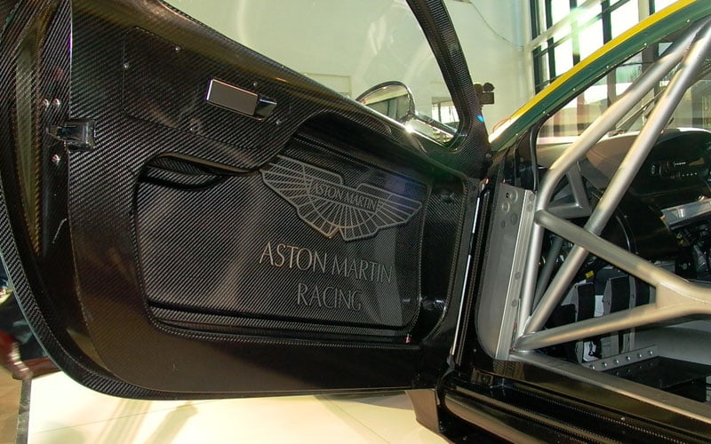 Aston Martin Racing enthüllt DBR9