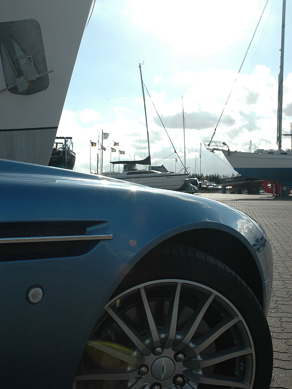 Aston Martin DB9 Volante