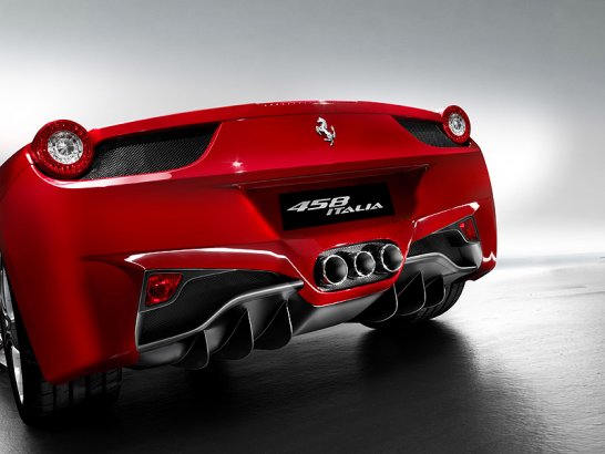 Ferrari 458 Italia: Innenraum und Fahraufnahmen