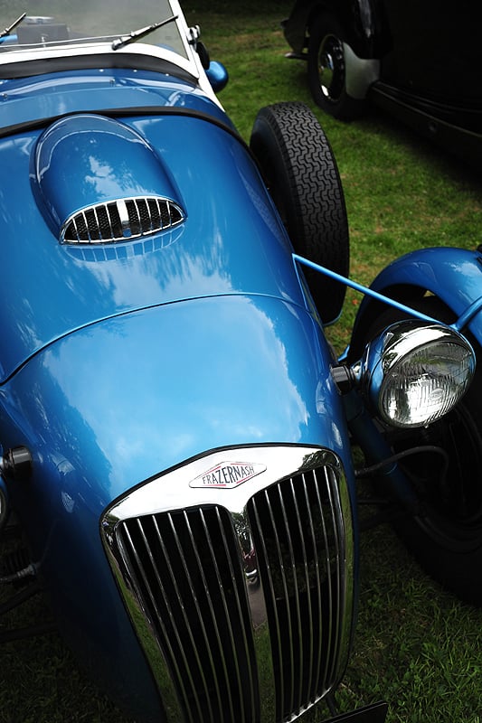 From Kensington to Camberley: Bristol car cavalcade stops London traffic