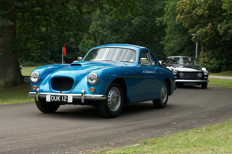 From Kensington to Camberley: Bristol car cavalcade stops London traffic