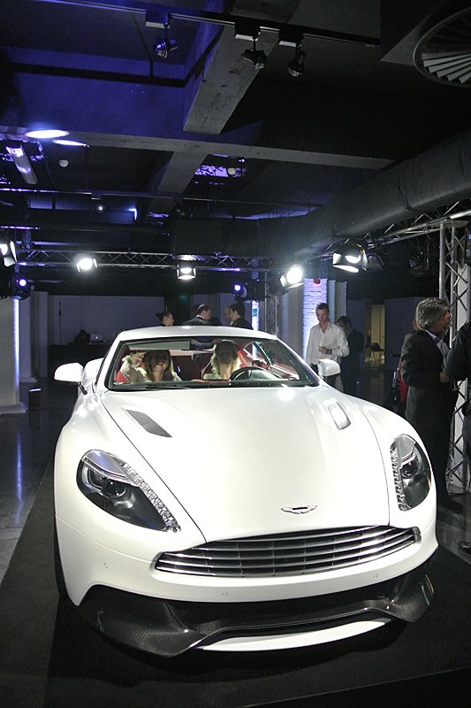 Aston Martin Vanquish: Premiere in London
