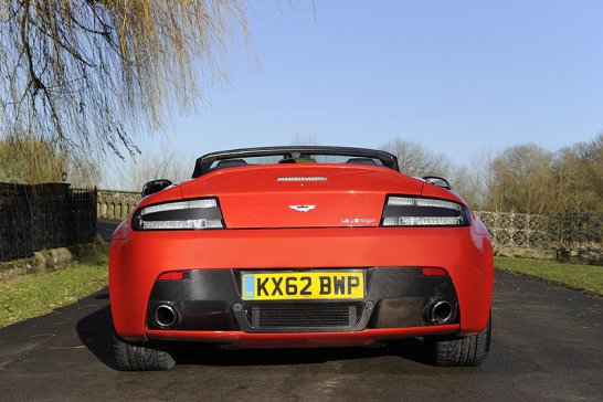 Aston Martin V12 Vantage Roadster: Heißes Blut, kalte Luft