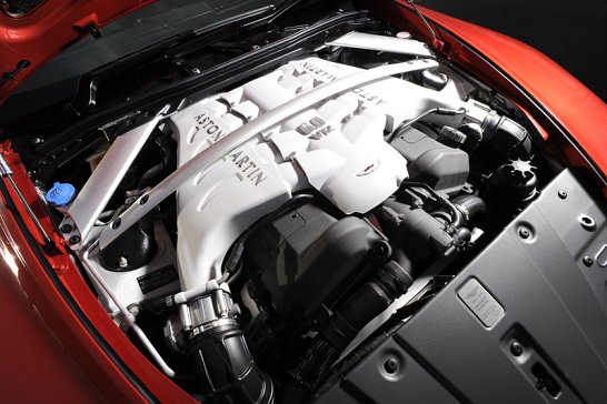Aston Martin V12 Vantage Roadster: Heißes Blut, kalte Luft