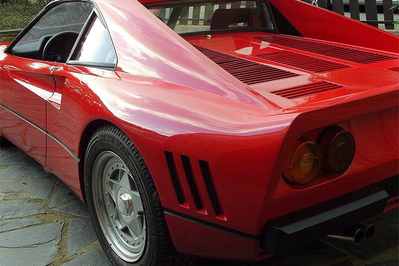 The world's largest dog... with ‘Ferrari 288 GTO’