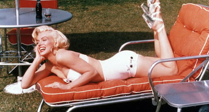 Marilyn Monroe beim Sonnenbad 1954 im Bikini