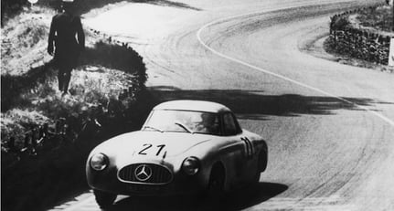 Mercedes-Benz 300 SL: Ein Mythos feiert 50. Geburtstag in Hamburg