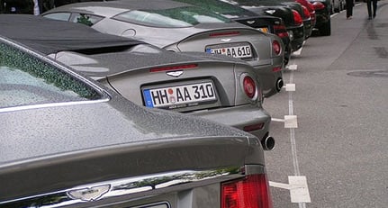 Insel der schnellen Autos