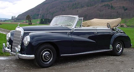 100 Klassische Automobile in der Oldtimer Galerie Toffen, Schweiz 2005 - Vorschau