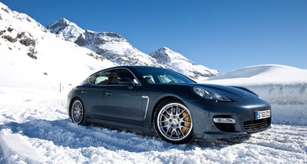 Porsche Panamera Turbo: Schweizer Passkontrolle