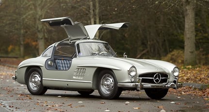 Gooding versteigert Alu-Flügeltürer und California Spider in Scottsdale