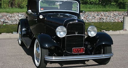 Ford Deluxe Three Window Coupe Hot Rod 1932