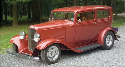 Ford Tudor Custom Sedan 1932