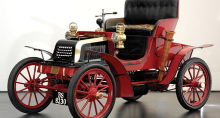 Crestmobile Model D Two Passenger Runabout 1903