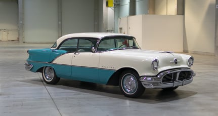 OLDSMOBILE SUPER 88 HOLIDAY 4-DOOR