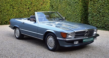 Mercedes 560 SL (1987) Japanese specification