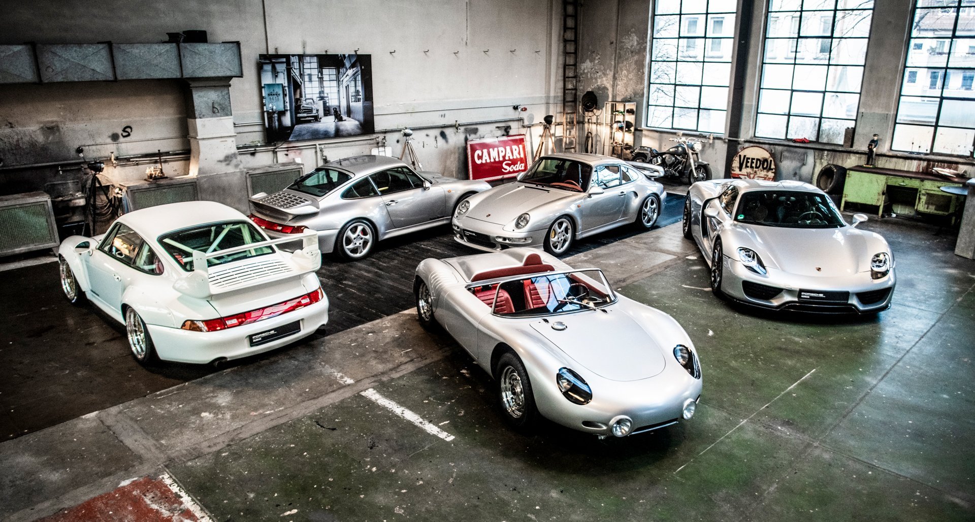 Porsche garage in dubai